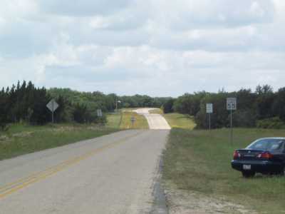 http://www.ology.org/albums/Frederickburg,%20TX,%20May%202001/22%20The%20open%20road.jpg